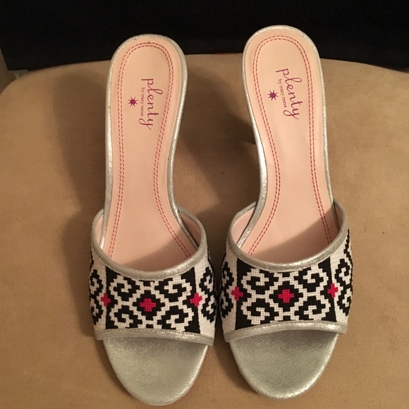 ‘PLENTY by TRACY REESE’ NIB EMBROIDERY DESIGN HEEL SANDALS - Picture 1 of 8
